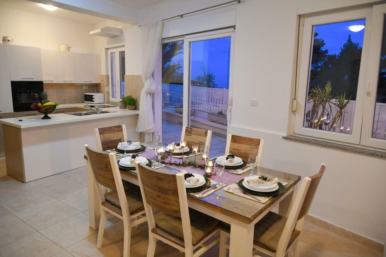Apartment Libra With Sea View Opatija Eksteriør billede