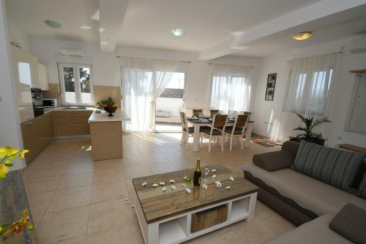 Apartment Libra With Sea View Opatija Eksteriør billede
