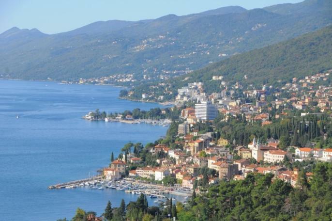 Apartment Libra With Sea View Opatija Eksteriør billede